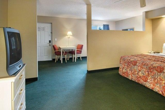 Red Roof Inn Ellenton - Bradenton Ne Phòng bức ảnh